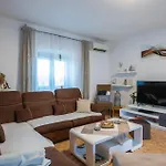 Awesome Home In Marcana Vikendica