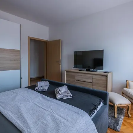 Semesterbostad Lovely Home In Marcana With Jacuzzi *