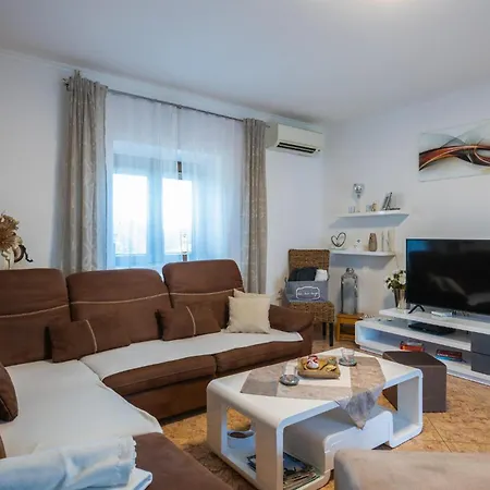 Lovely Home In Marcana With Jacuzzi Semesterbostad