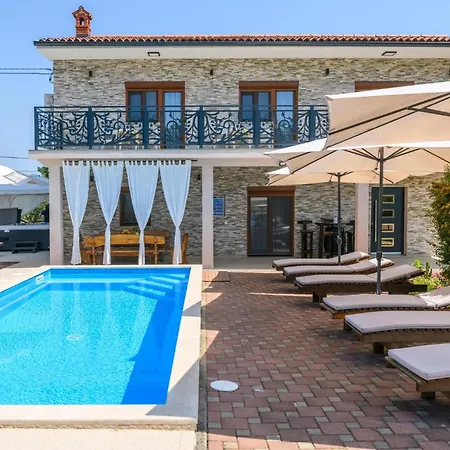 Lovely Home In Marcana With Jacuzzi Semesterbostad *